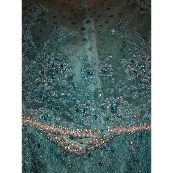 Mori Lee Size 8, 2 piece dress with a train - Picture 4 of 6